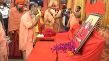 Yogi pays last respects to Narendra Giri, reaches Prayagraj