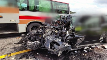 전남 화순 도로에서 중앙선 침범 사고...2명 중상 / YTN