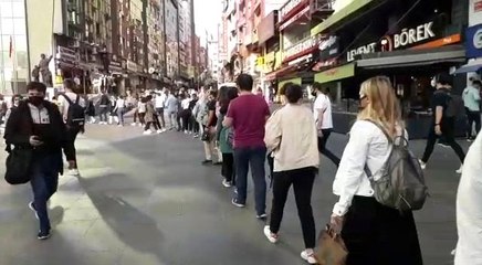 Şirinevler'de metrelerce uzanan otobüs kuyruğu kamerada