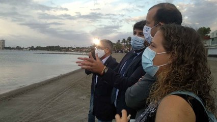 El presidente de  Murcia muestra la situación del Mar Menor al comisario europeo de Medio Ambiente.