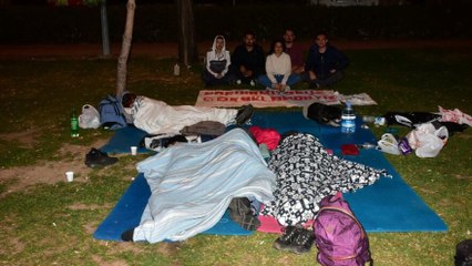 İzmir’de üniversite öğrencileri parkta sabahladı