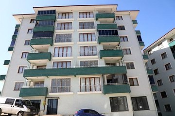 Belediye, sıfır dairelerini 84 üniversite öğrencisine tahsis etti