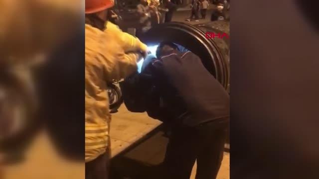 FOTOĞRAF ÇEKTİRMEK İÇİN GİRDİĞİ TARİHİ TOPUN İÇİNDE MAHSUR KALDI