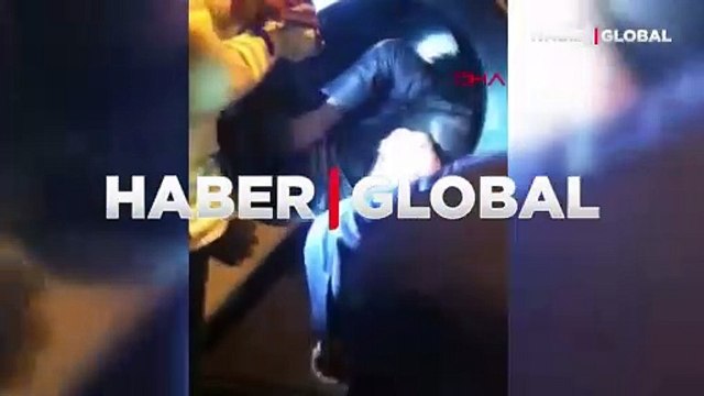 Beşiktaş Sahili'nde fotoğraf çektirmek için girdiği tarihi topun içinde mahsur kaldı