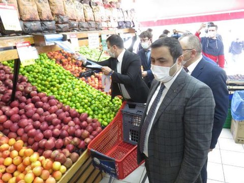 ÜSKÜDAR'DA MARKETLERDE 'FAHİŞ FİYAT' DENETİMİ