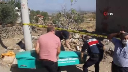 Cinnet getiren kadın babasının boğazını kesti