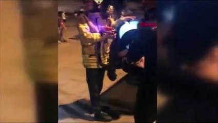 Fotoğraf için savaş topuna girdi! Bir daha çıkamadı İnanılmaz anlar böyle görüntülendi