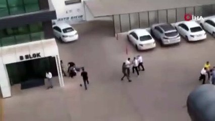 Tải video: Diyarbakır’da otoparkta birbirlerine girdiler