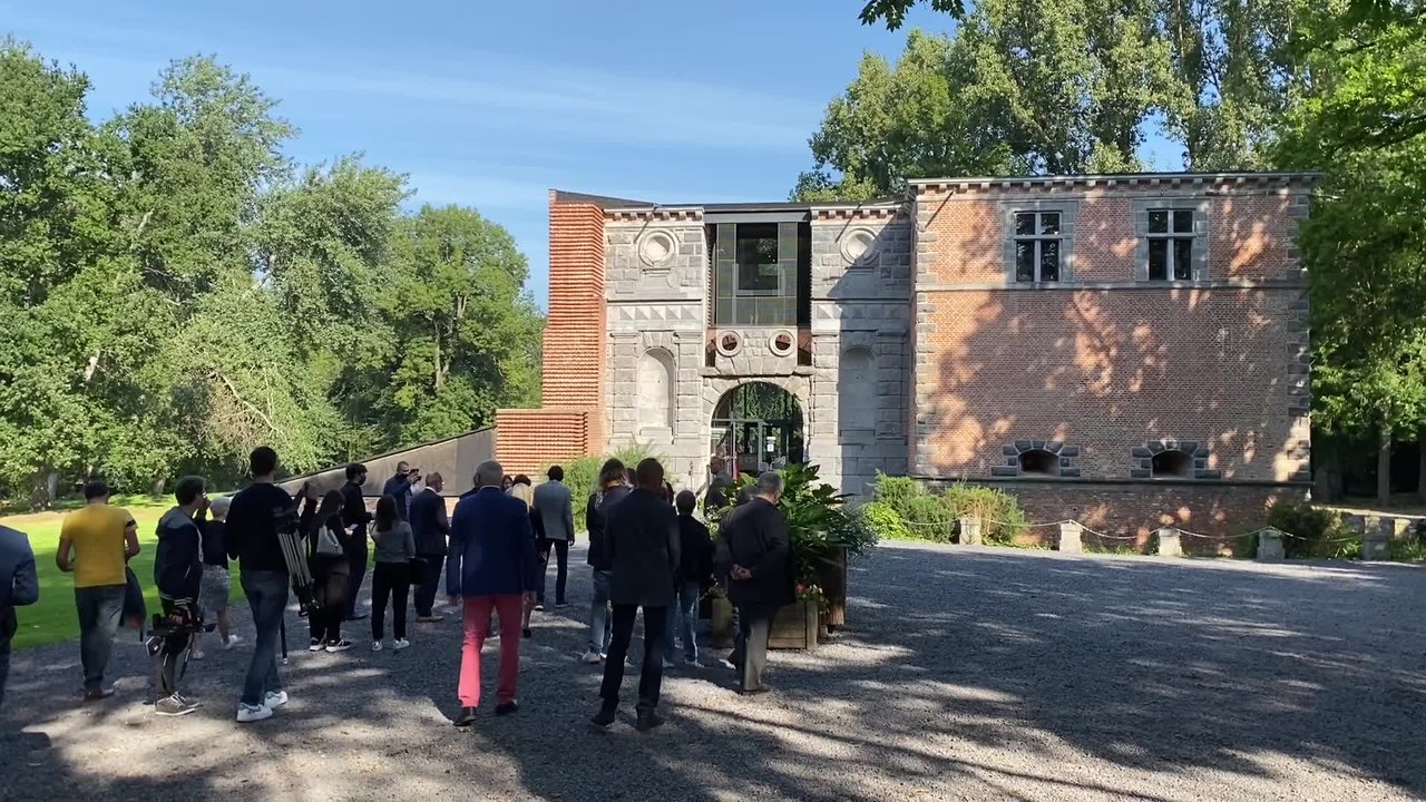 Elio Di Rupo et Valérie De bue visitent le Château de Boussu au sujet de sa réhabilitation
