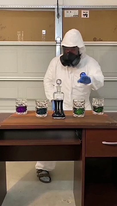 Il recrée une expérience super originale en Chimie