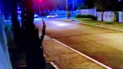 Câmeras registram forte colisão entre Hilux e Saveiro em Cascavel