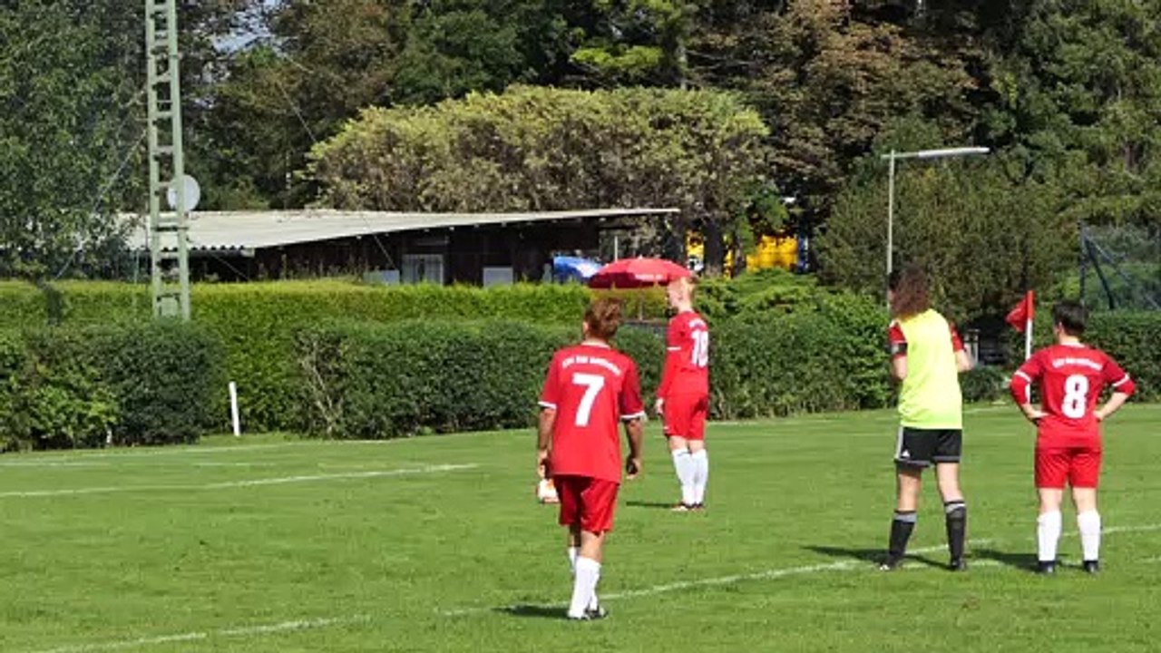 Das 2:0 für Rot-Weiß II gegen den TSV Nesselröden durch Jenny Schäfer