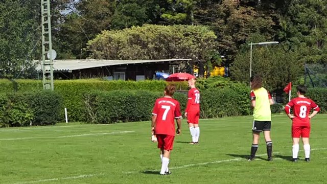 Das 2:0 für Rot-Weiß II gegen den TSV Nesselröden durch Jenny Schäfer