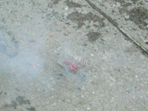 grosse explosion de petards chinnois