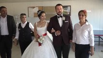 Gaziantep'te ilginç düğün aracı: Vatman çiftin gelin arabası tramvay oldu