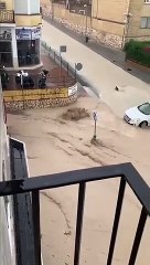 Una fuerte tormenta inunda varias calles de Lucena y corta la A-318
