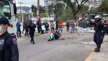 Manifestantes invadem sede da Comcap em Florianópolis