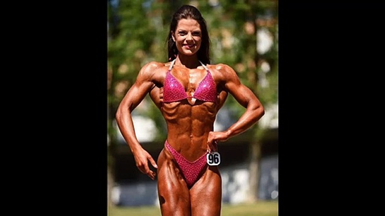 FEMALE BODYBUILDERS WITH GREAT ABS