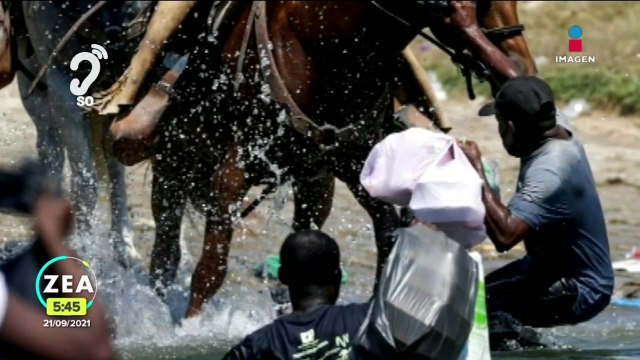 Agentes fronterizos de EU impiden el paso a migrantes a latigazos