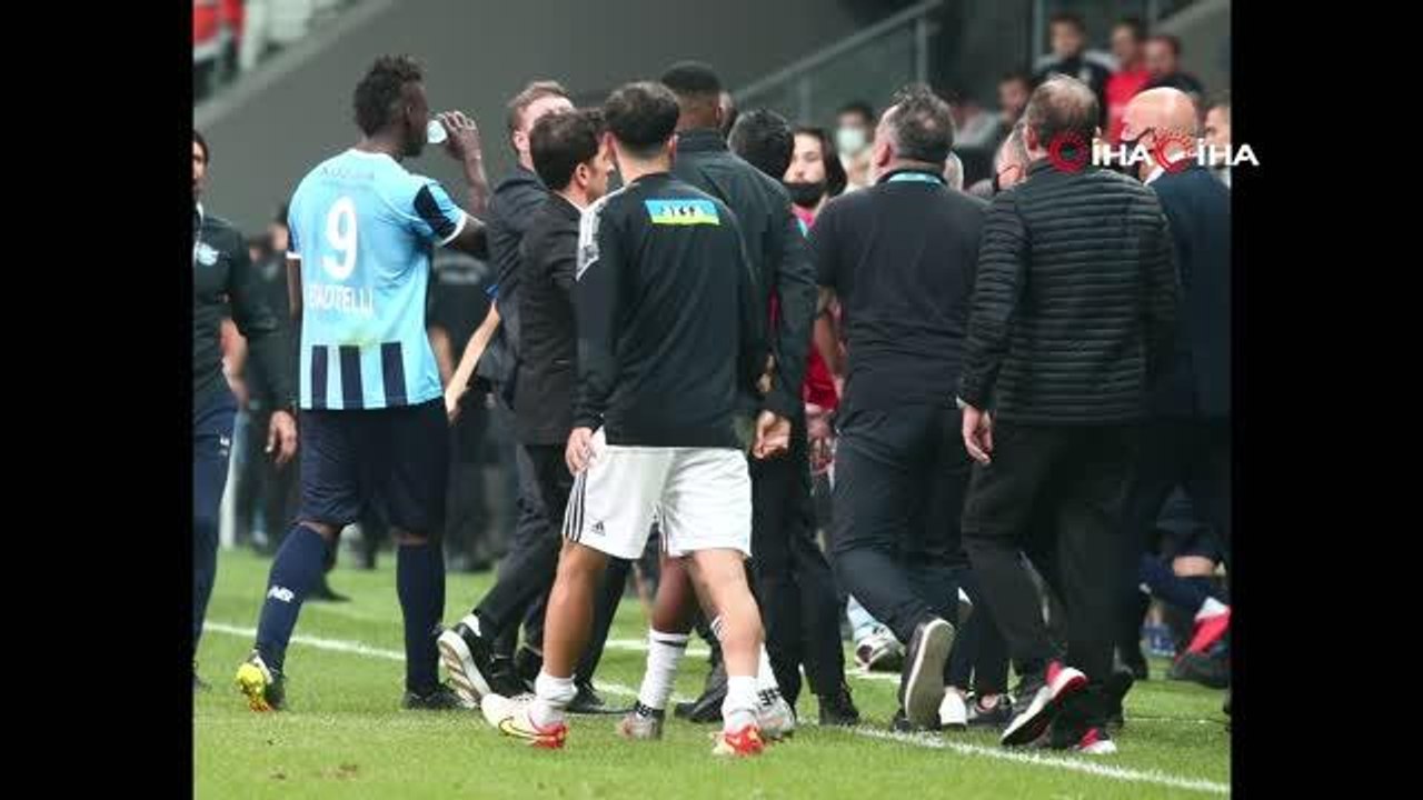 Beşiktaş'ta maç bitti saha kenarı karıştı