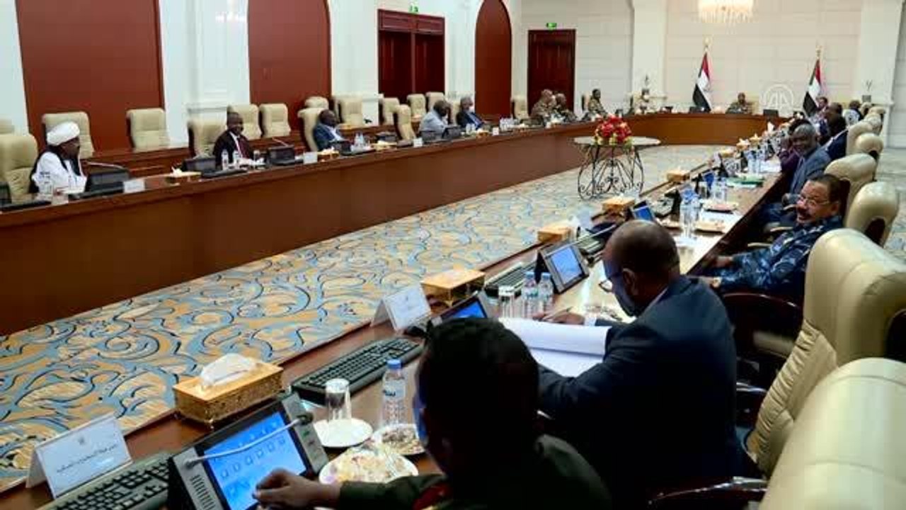 Sudan'da başarısız darbe girişiminin ardından, Orgeneral Abdulfettah el-Burhan başkanlığında olağanüstü toplandı