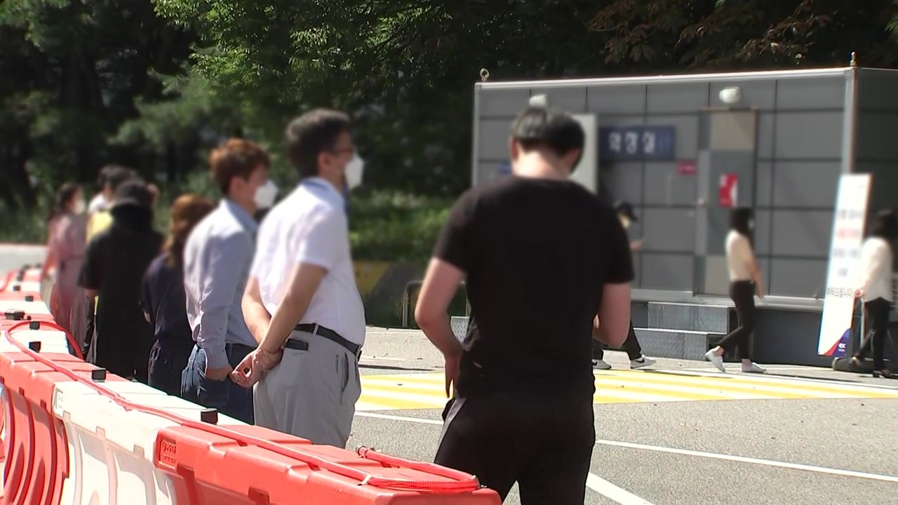 연휴 마지막 날 귀경 행렬...휴게소서 만2천여 건 검사 / YTN