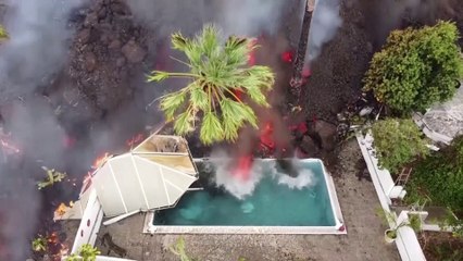 Éruption aux Canaries: les images de la lave se déversant dans la piscine d'une maison