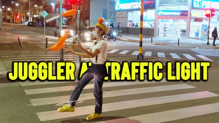 'Bogota: Skillful street juggler puts on a show during red light'