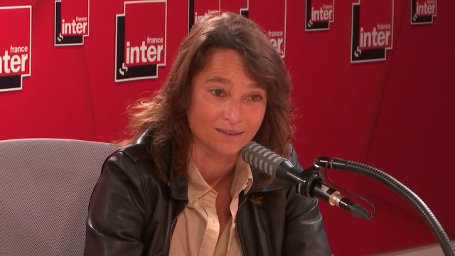 Nina Bouraoui : Ma mère est française, mon père est algérien (...).Je suis née avec un joli prénom, Yasmina. Ma mère a tenu à ce qu'on ait, ma soeur et moi, des prénoms algériens. Est-ce que ça fait de moi une mauvaise française ? Je ne crois pas