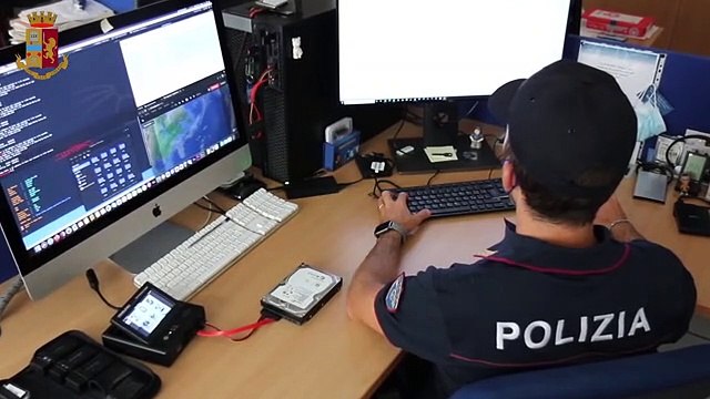 Pedopornografia, agenti sotto copertura smantellano rete online: 13 arresti
