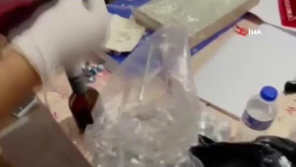 İstanbul Emniyet Müdürlüğü ekipleri Ümraniye'de düzenlediği operasyonda aralarında korona virüs tedavinde kullanılan ilaçların da bulunduğu toplam...