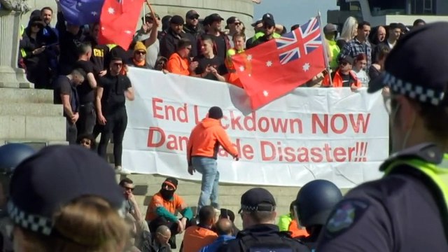 Victorian police move in on protesters gathered at Shrine of Remembrance