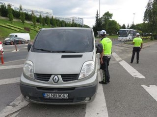 İSTANBUL'DA ÇAKARLI ARAÇ DENETİMİ