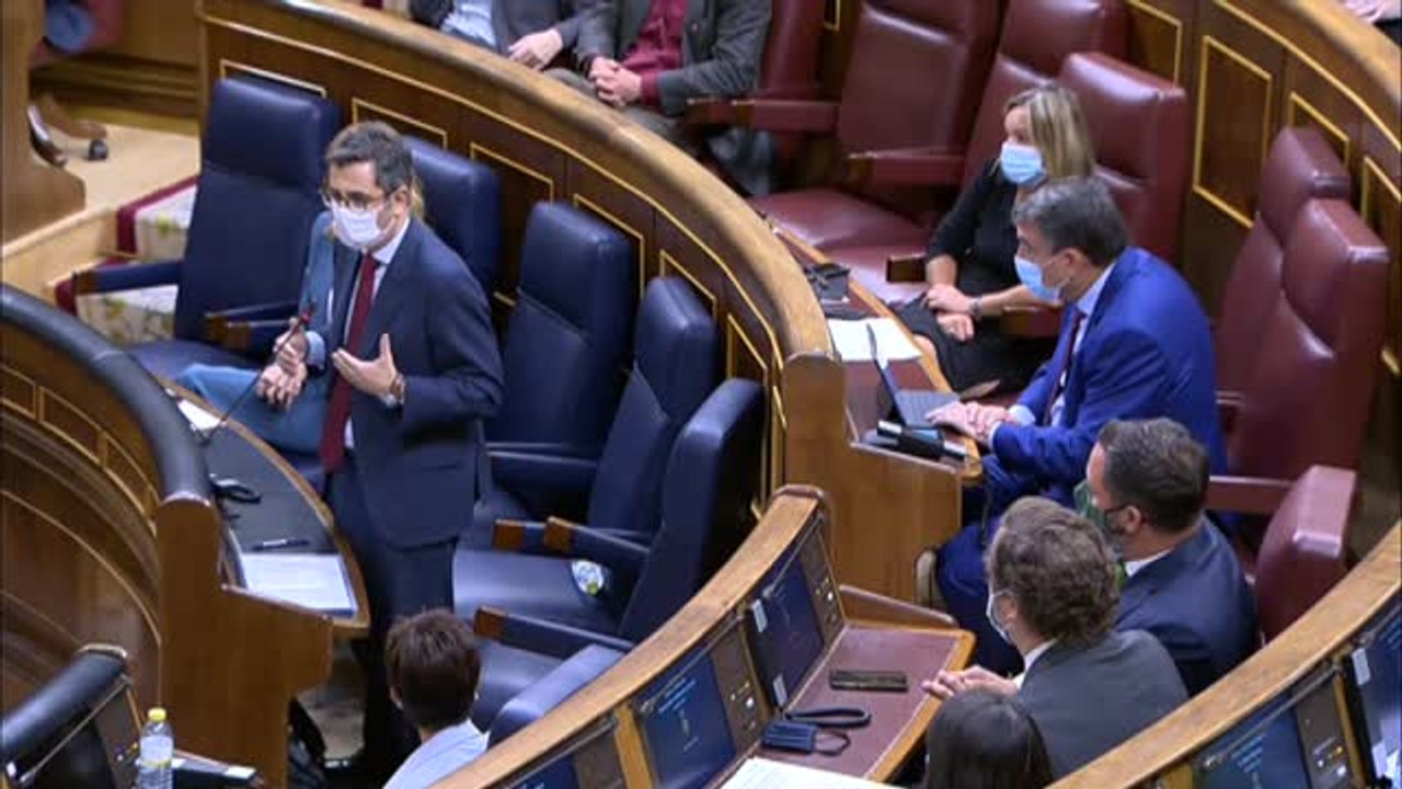 Bolaños acusa a Vox de solucionar los problemas...