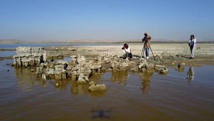 Van Gölü'nde su çekilince binlerce yıllık mikrobiyalitler görüntülendi