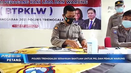 Wakapolres Trenggalek Bagikan Bantuan ke PKL