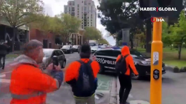 Avustralya polisinden aşı karşıtı protestoculara plastik mermili müdahale
