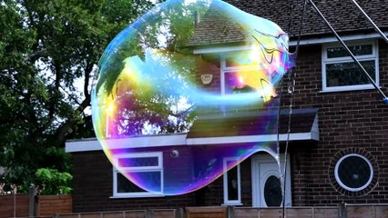Clifford Cavenay creates amazing giant bubbles with his own solution