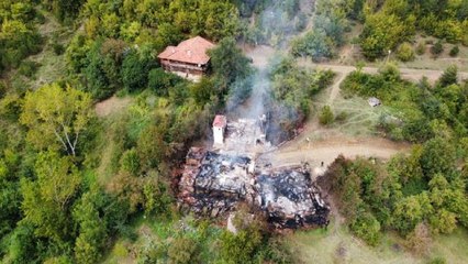 Karabük'te çıkan yangında 4 ev kullanılamaz hale geldi