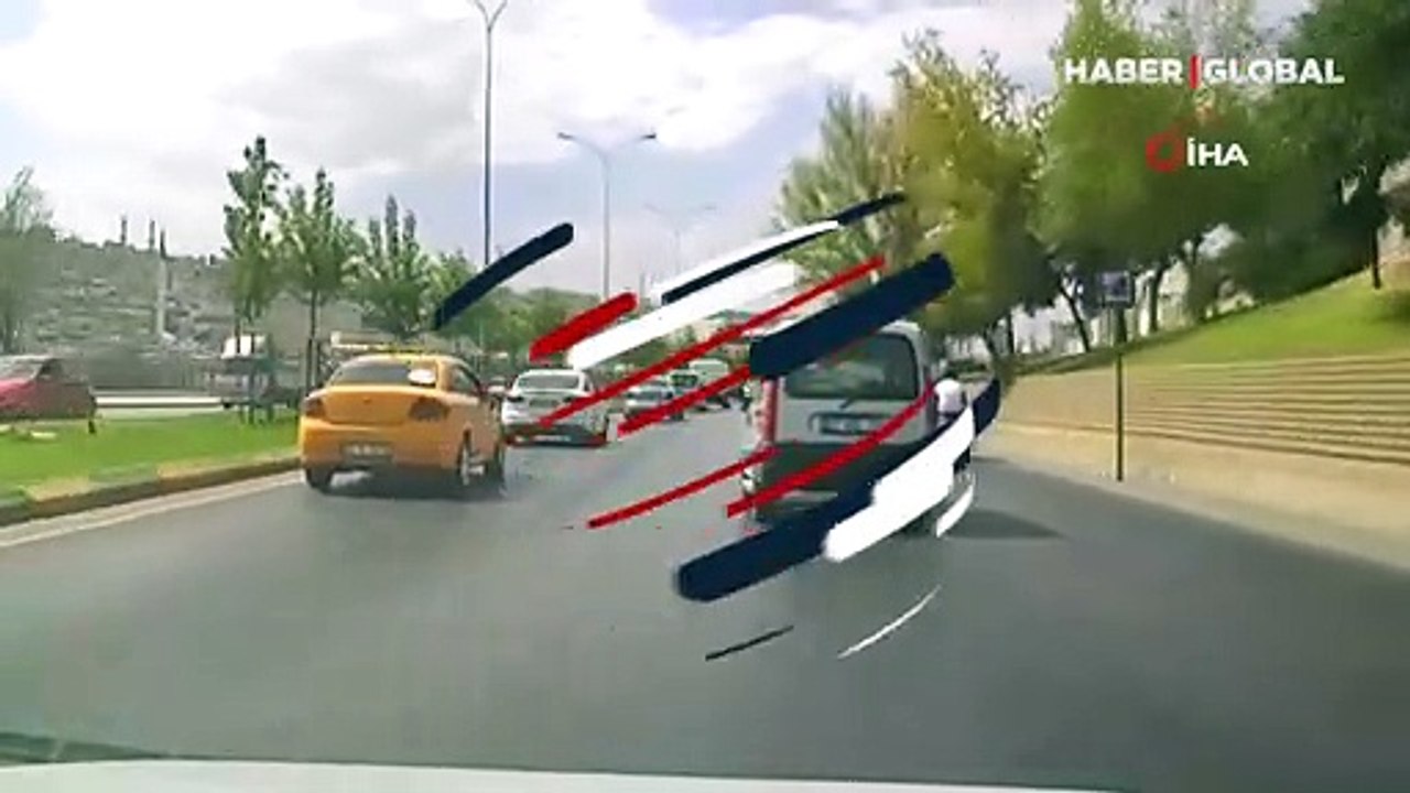 Yola dökülen yağ faciaya neden oluyordu! Motorcular ölümden döndü