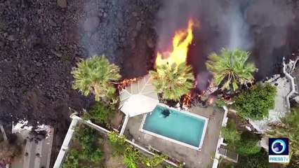 La coulée de lave de La Palma atteint une piscine