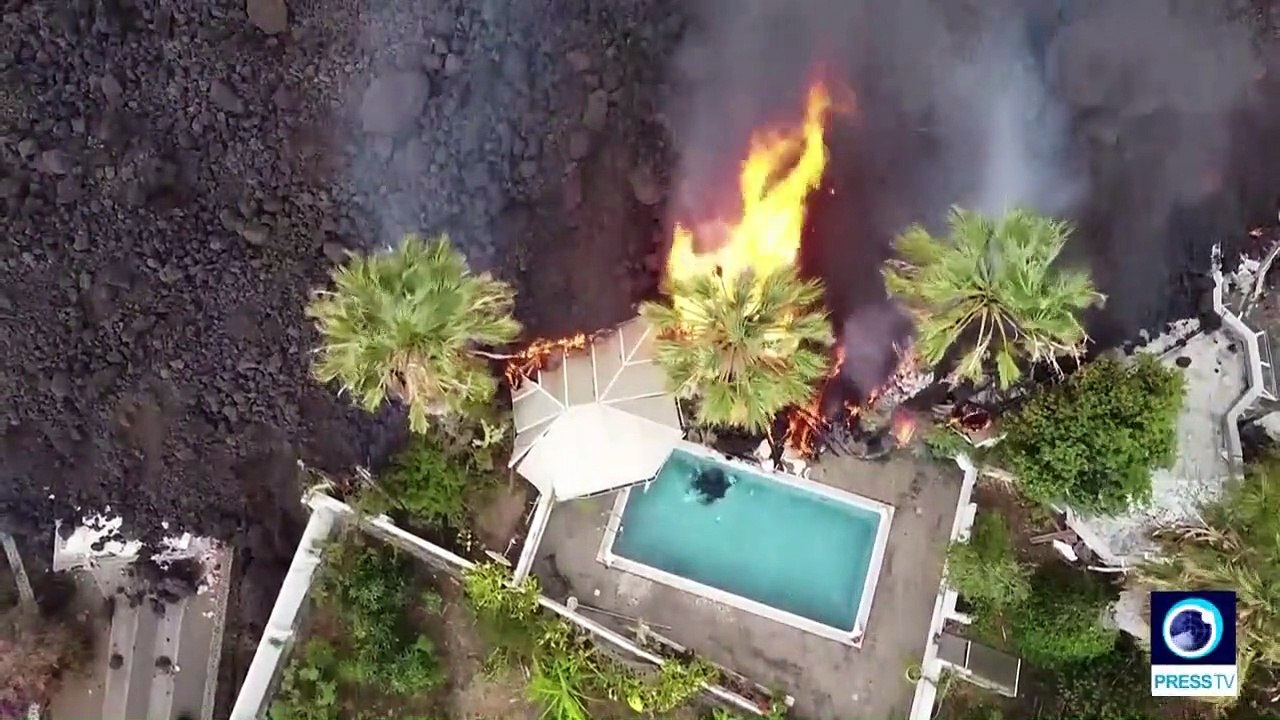 La coulée de lave de La Palma atteint une piscine