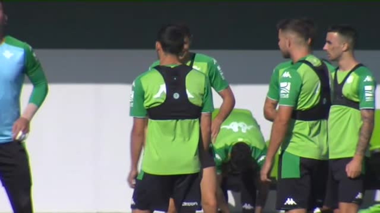 Último entrenamiento del Betis antes de viajar a Pamplona