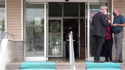 Ehliyet sınavında maskesine kamera kulağına böcek yerleştirmişti,