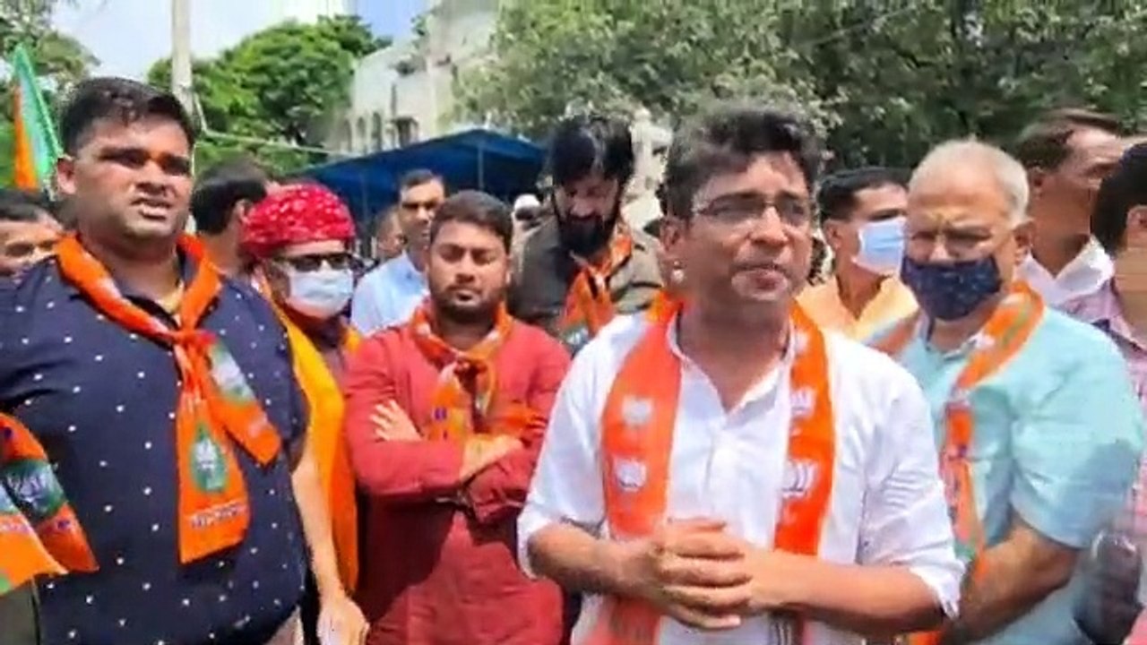 बाल विवाह कानून अधिनियम के खिलाफ कलक्ट्री पर प्...