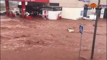 فيضانات شديدة في جنوب اسبانيا تجرف كل شيئ امامها