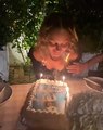 Mira cómo el cabello de Nicole Richie se incendia mientras celebraba su cumpleaños