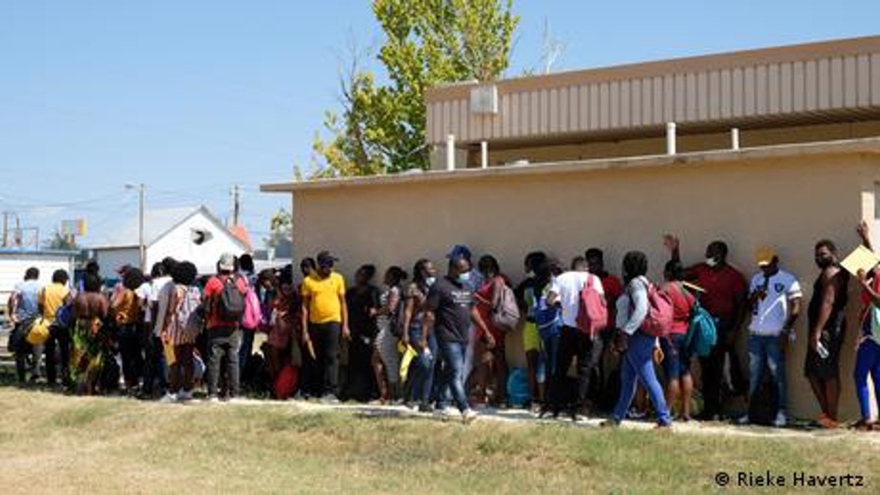 Migranten in Texas zwischen Hoffen und Bangen