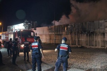 Son dakika haber! MANİSA'DA GERİ DÖNÜŞÜM TESİSİNDEKİ YANGIN 2 SAATTE SÖNDÜRÜLDÜ