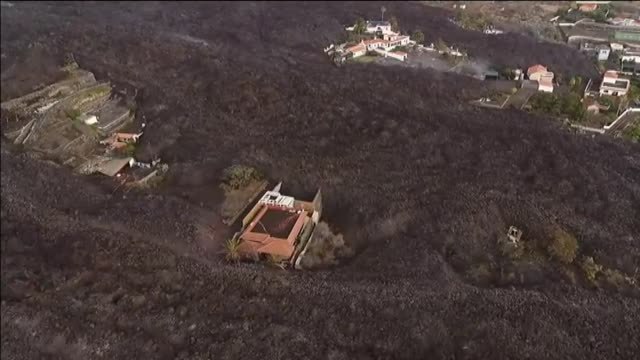 Algunas casas aisladas que están en el recorrido de las coladas se salvan incomprensiblemente